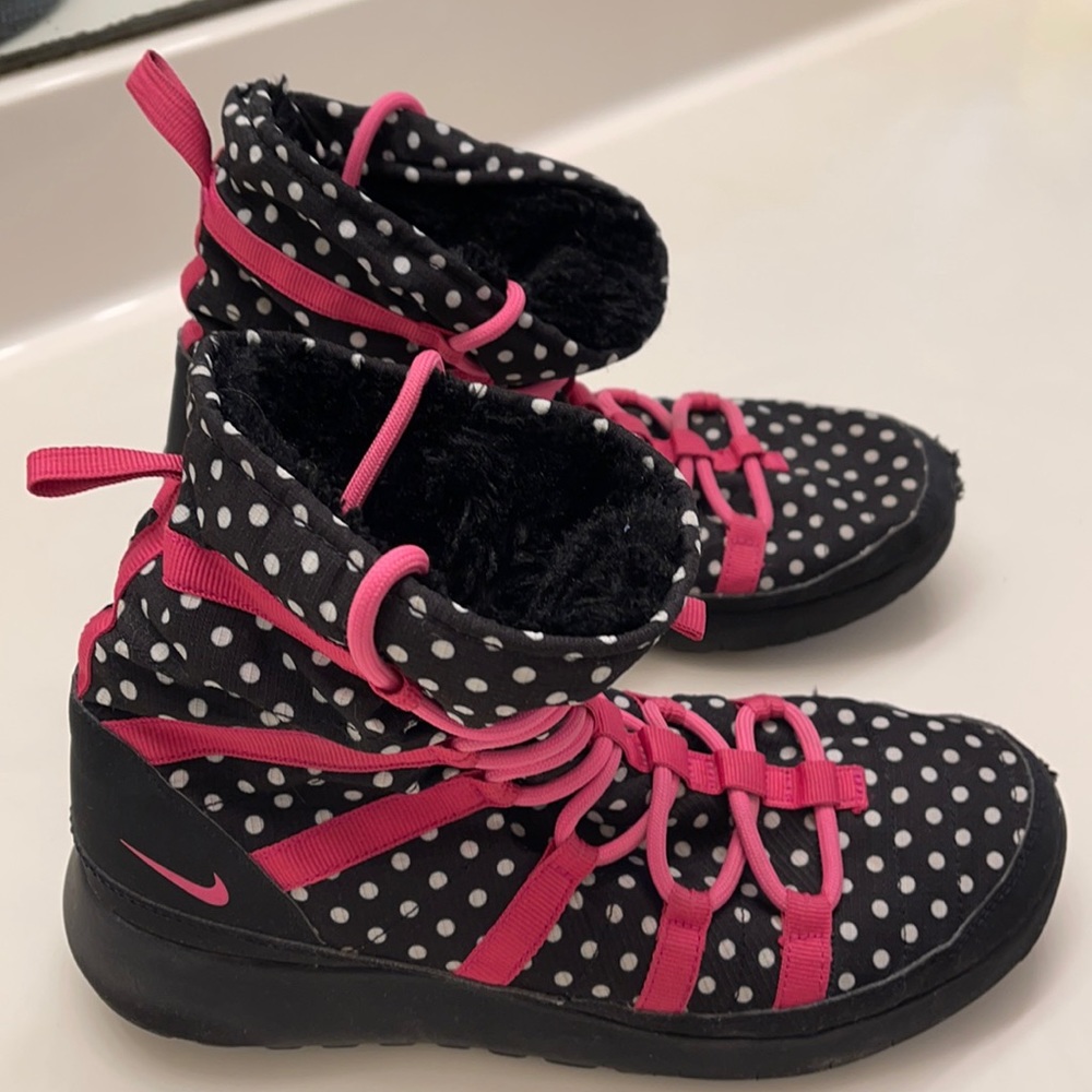 Nike cold weather kids shoes
